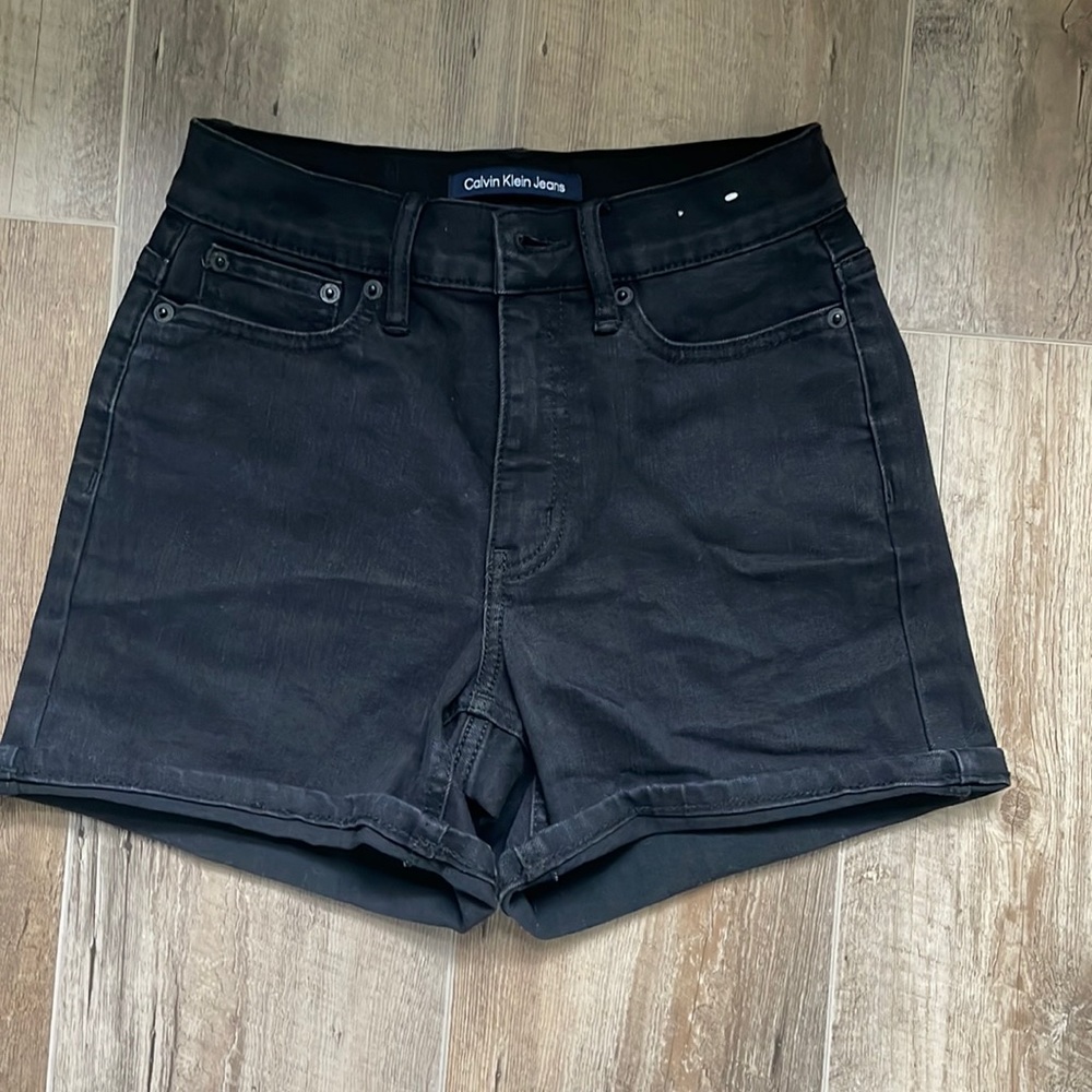 Calvin Klein high rise shorts size 24/00